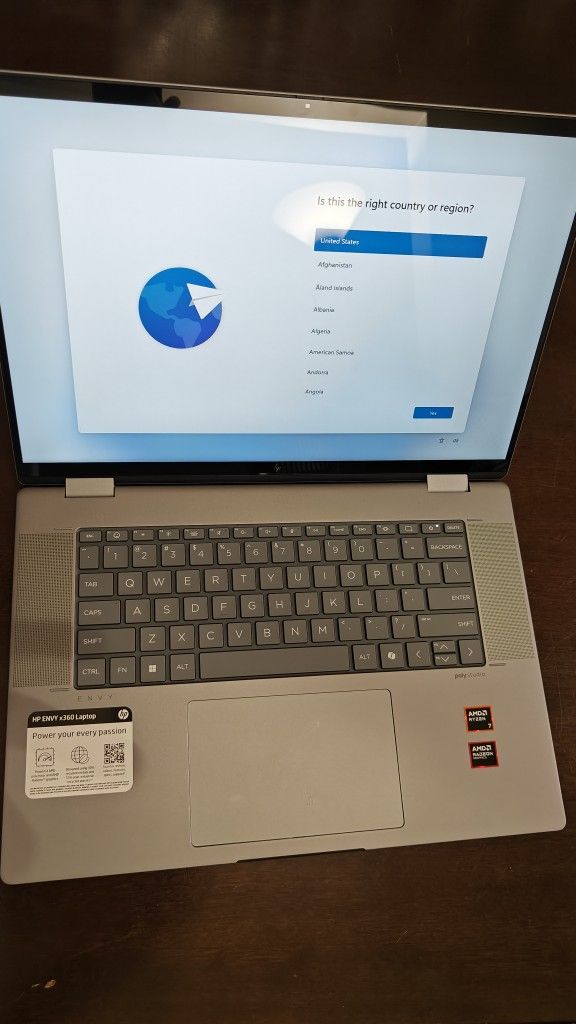 HP Envy x360 16" 2K TouchScreen AMD Ryzen 7 8840hs 16GB RAM 1TB SSD