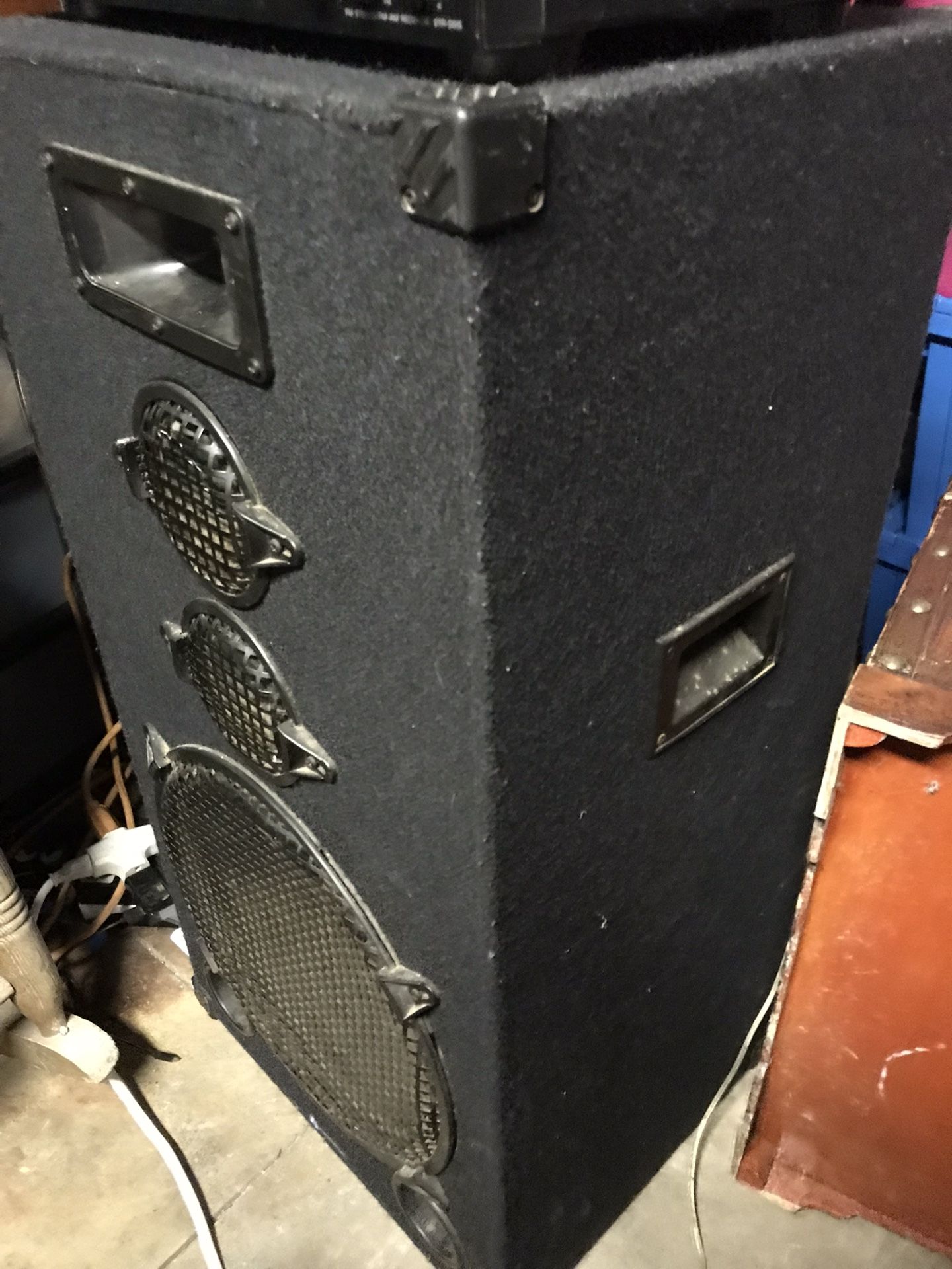 Big loud stereo system speakers
