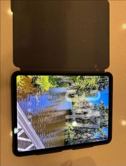 iPad Pro 13-inch (M4) • 256GB • Wi-Fi + Cellular