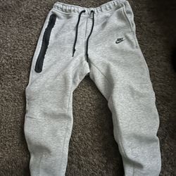 Nike Tech Sweatpants 