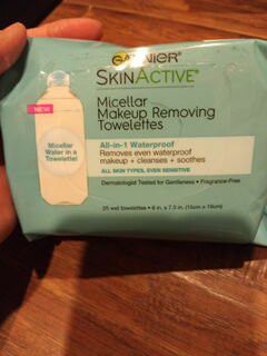 Garnier cleansing towelettes
