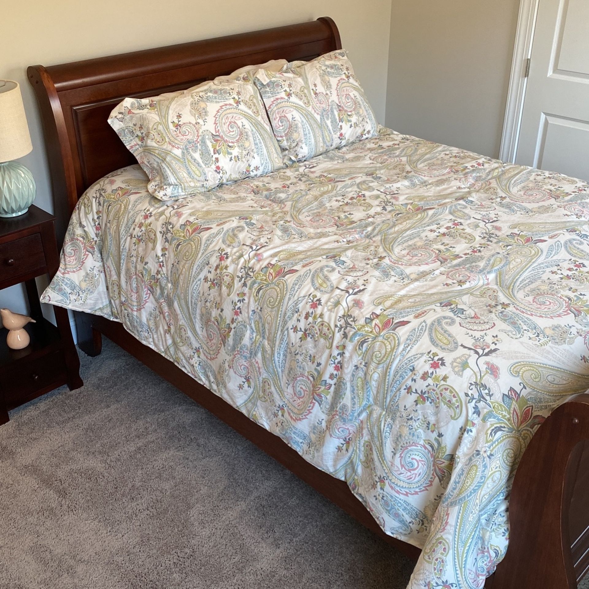 Queen Sleigh bed for sale(Frame and Headboard/Footboard Only With Side Stand)