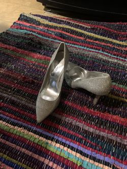 Size 8 NINE WEST SPARKLY HEELS