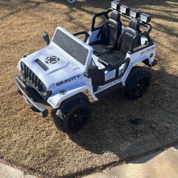 White Electric Kids Jeep