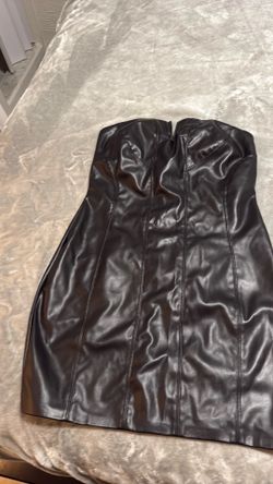 Vestido semi corto de cuero, talla L
