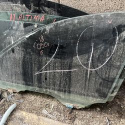 2014 to 2018 INFINITI Q50 FRONT LEFT DRIVER SIDE DOOR WINDOW GLASS OEM