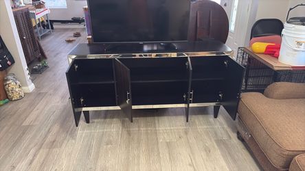 Entertainment console cabinet/storage furniture