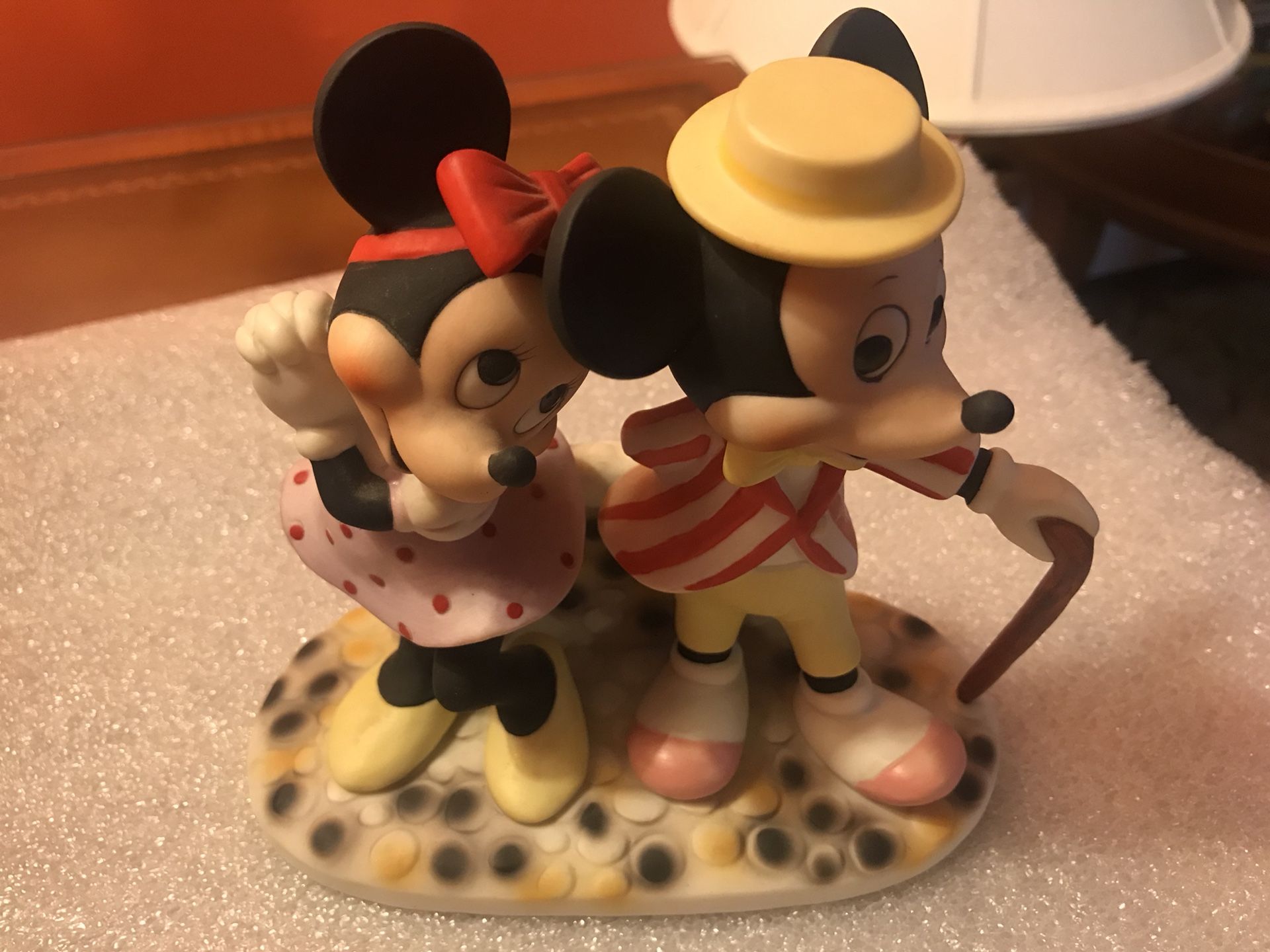 Vintage Mickey and Minnie Mouse Figurine !