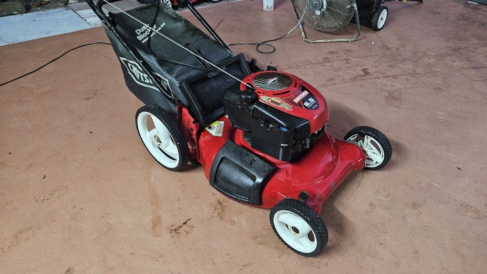 Lawn Mower Craftsman 6.5hp Briggs&Stratton Engine 21"cut With Bag
