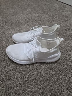 Mens running shoes