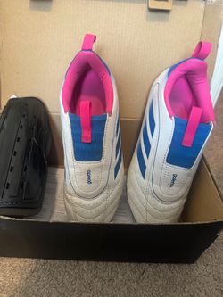 Girls soccer cleats size 1.5