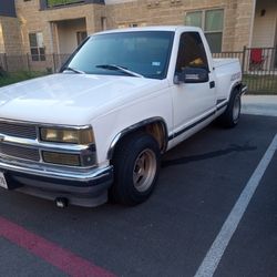 It's A V6 Standard Transmission Works Good No Issues Has No AC But Doesn't Give You No Problems