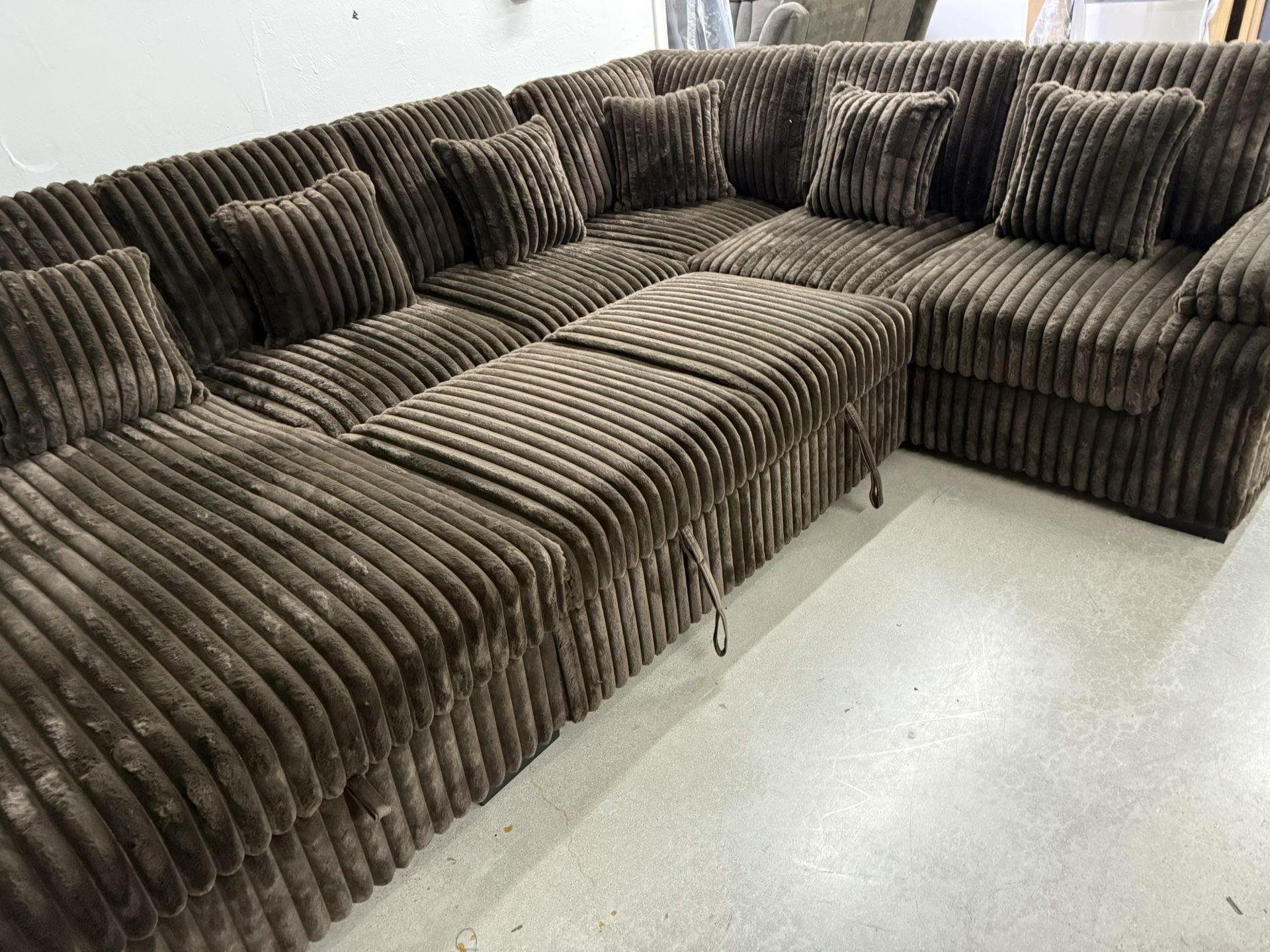 🛋️ NEW!! Sleeper Sectional Sofa w/  Chaise 🚛 Avail E-Z Clean fabric  Storage compartment under Chaise  Chocolate  (3 total color options) XL Size 12