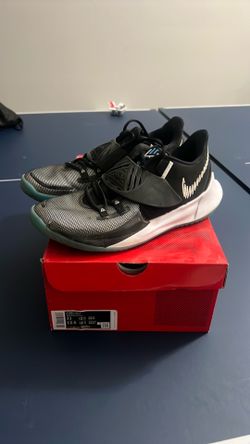 Nike Kyrie Low 3 Basketball Shoes
