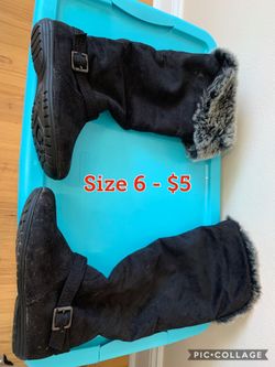 Black winter boots with the fur