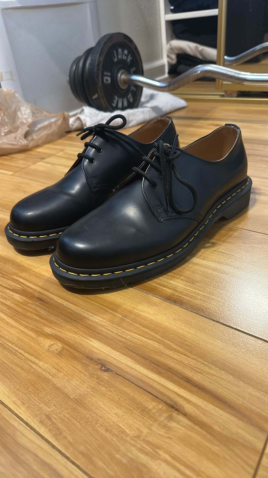 Dr. Martens Low Top