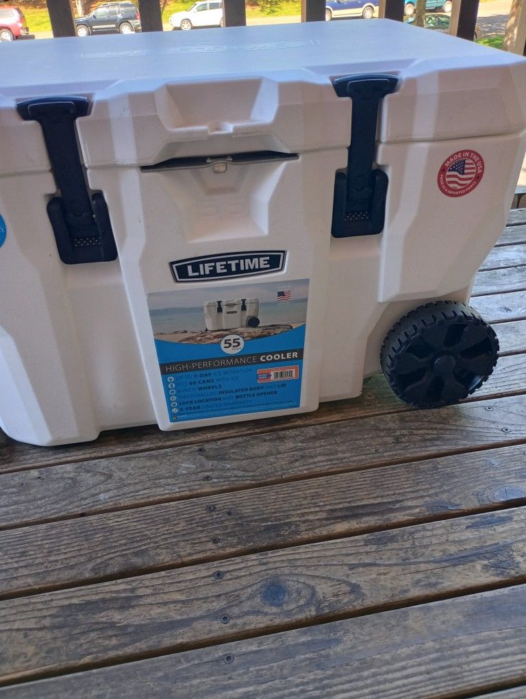 Lifetime cooler 55 Quart With Wheels