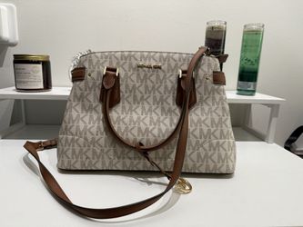 Authentic Michael Kors handbag -Great NEW Condition