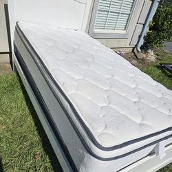 Crown Mark White Twin Bed W/Jupiter Mattress&BOXSPRINGS 