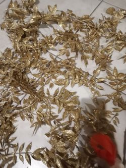 Decorative rows of leafs glitter gold beauttifull