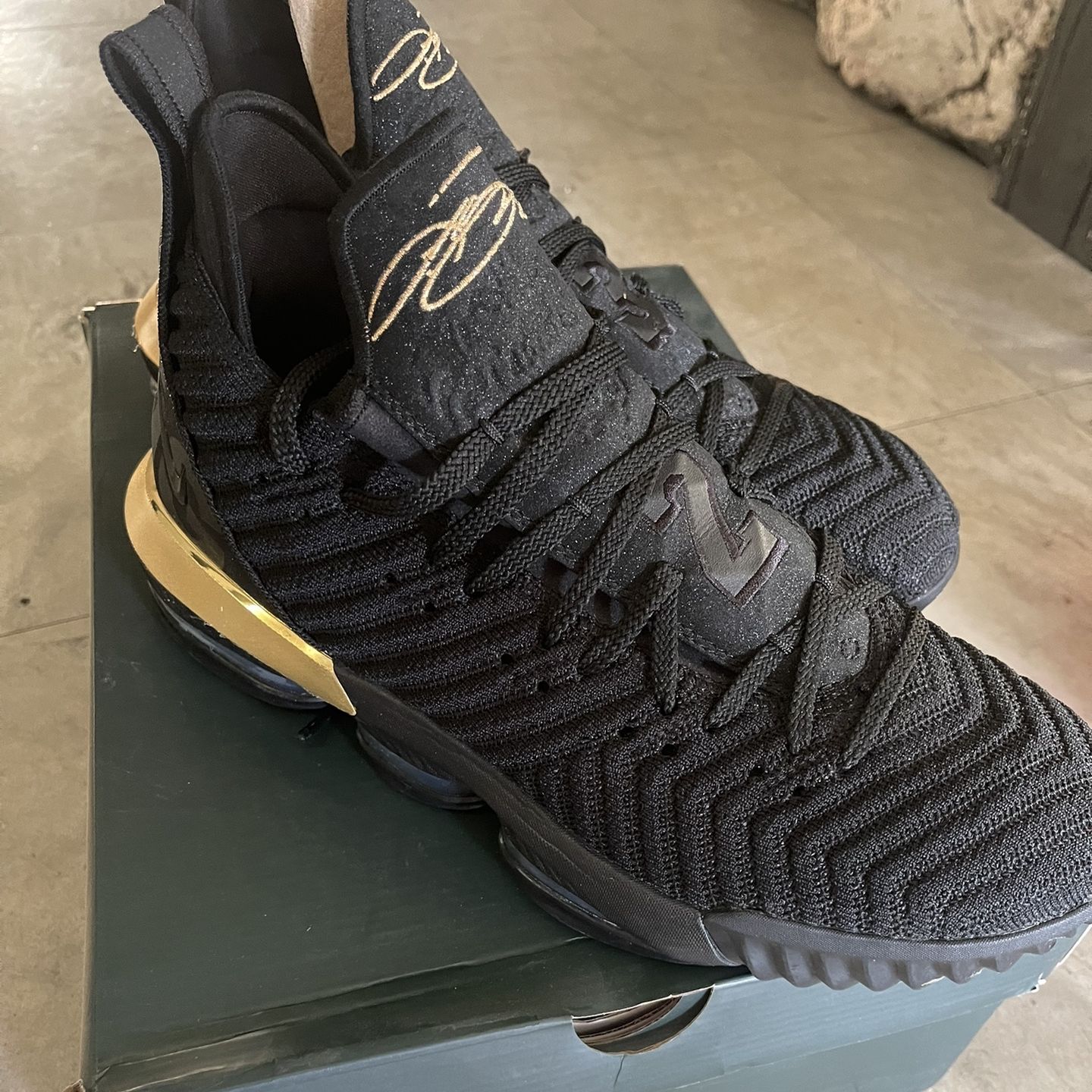 Nike LeBron 16 “I