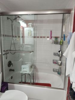 Clear glass bathtub enclosure-Perfect condition