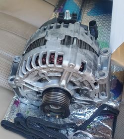 07-11 Mercedes S550 E550 Alternator. 220A. 14V
