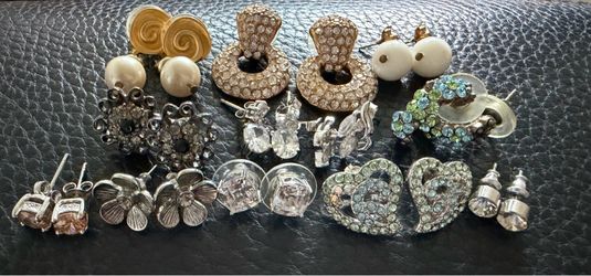 Lot of 12 pairs of earrings