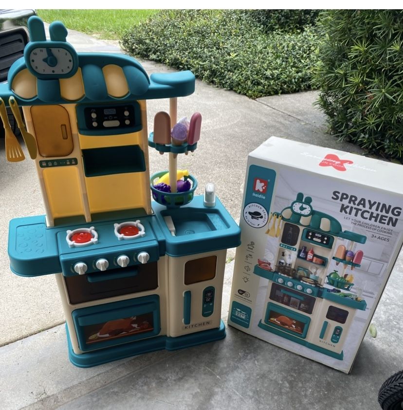 Interactive Spray Kitchen Playset for Kids