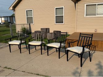 NEW! Set of * 4 * outdoor patio iron dining chairs with seat cushions - black / beige