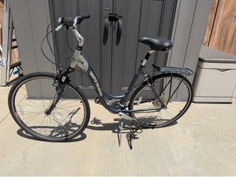 2006 Women’s Trek 7200 Bicycle