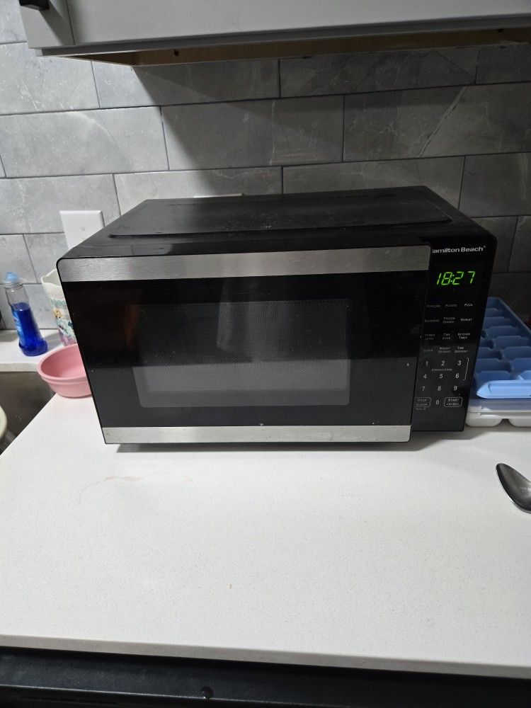 Almost new microwave