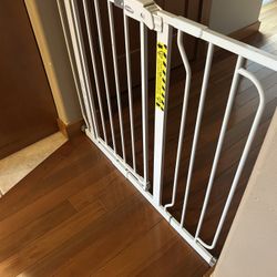 Regalo Walk Through Extra Wide Baby Gate 