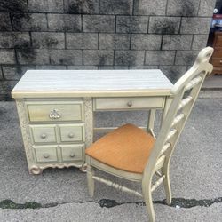 Bassett 4 drawer desk/vanity with chair 