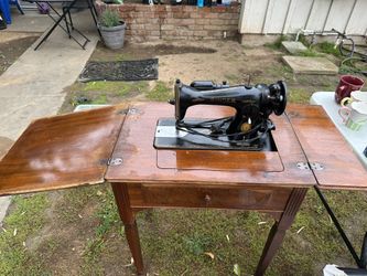 Antique Singer Sewing Machine 15-91