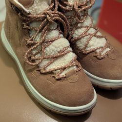 Women UGGs Lake Sider Size 7.5