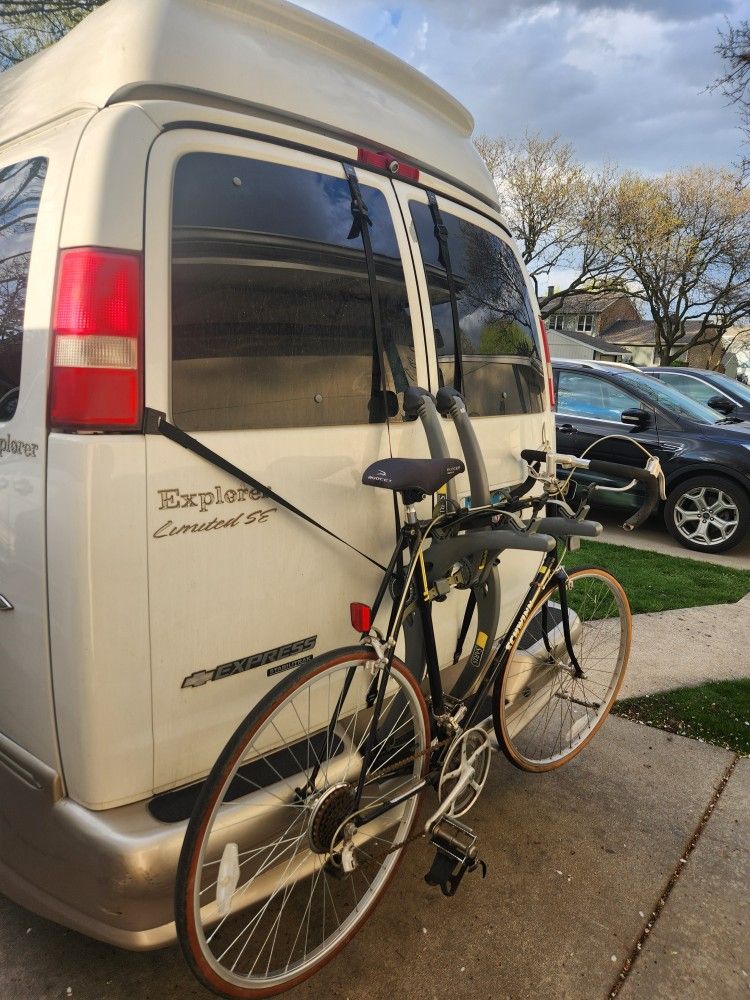 Saris Bones 2 Bike car, mini van, suv bike rack. 