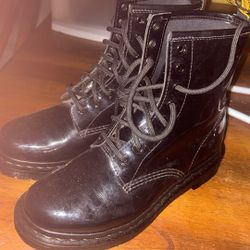 Dr . Martens Boots 