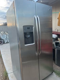 Ge side by side stainless steel refrigerator ( delivery available)