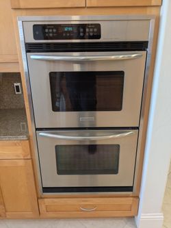 Frigidaire Professional Series Double Wall Oven