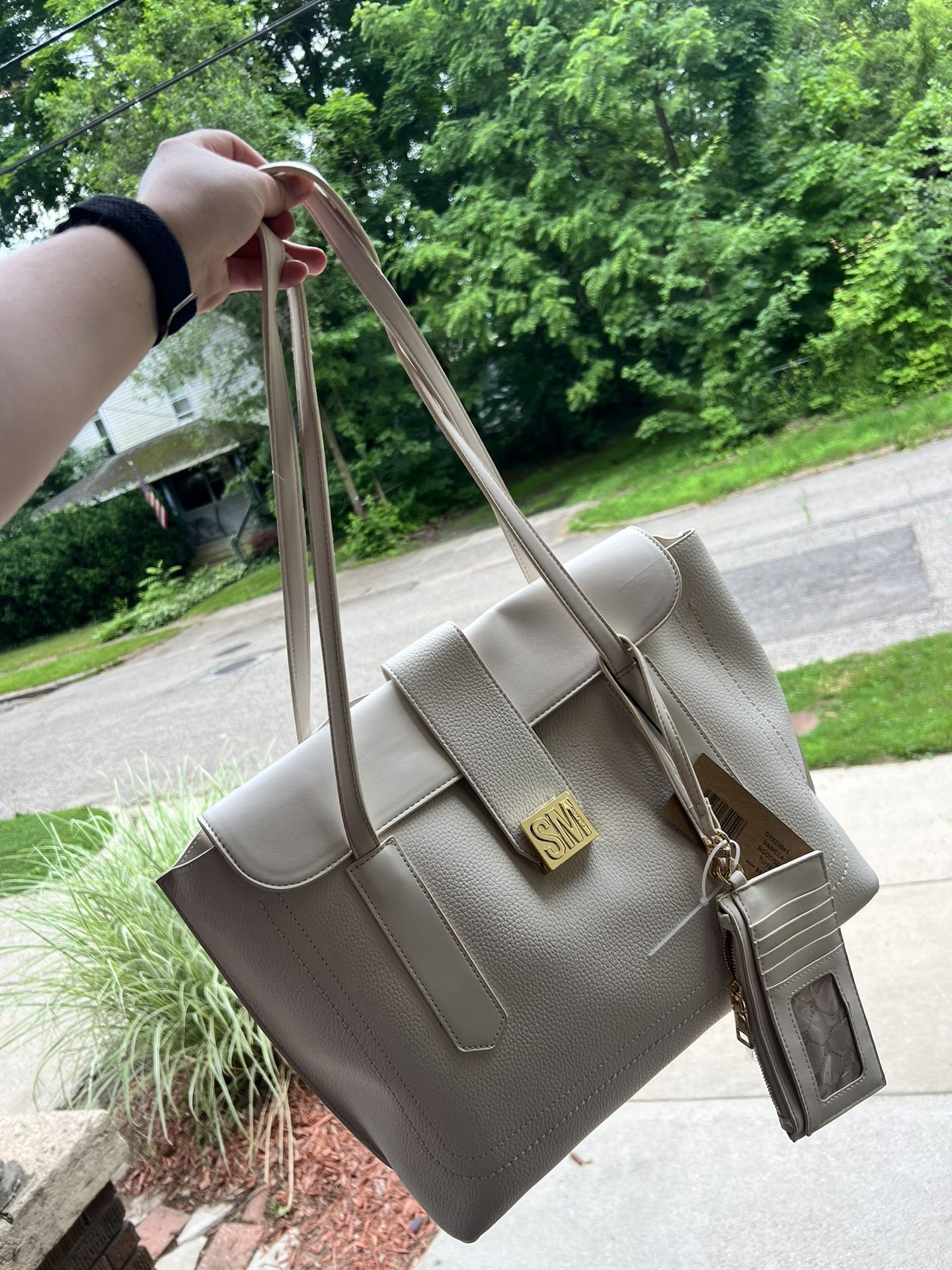 Steve Madden Daniella Tote in “Vanilla”