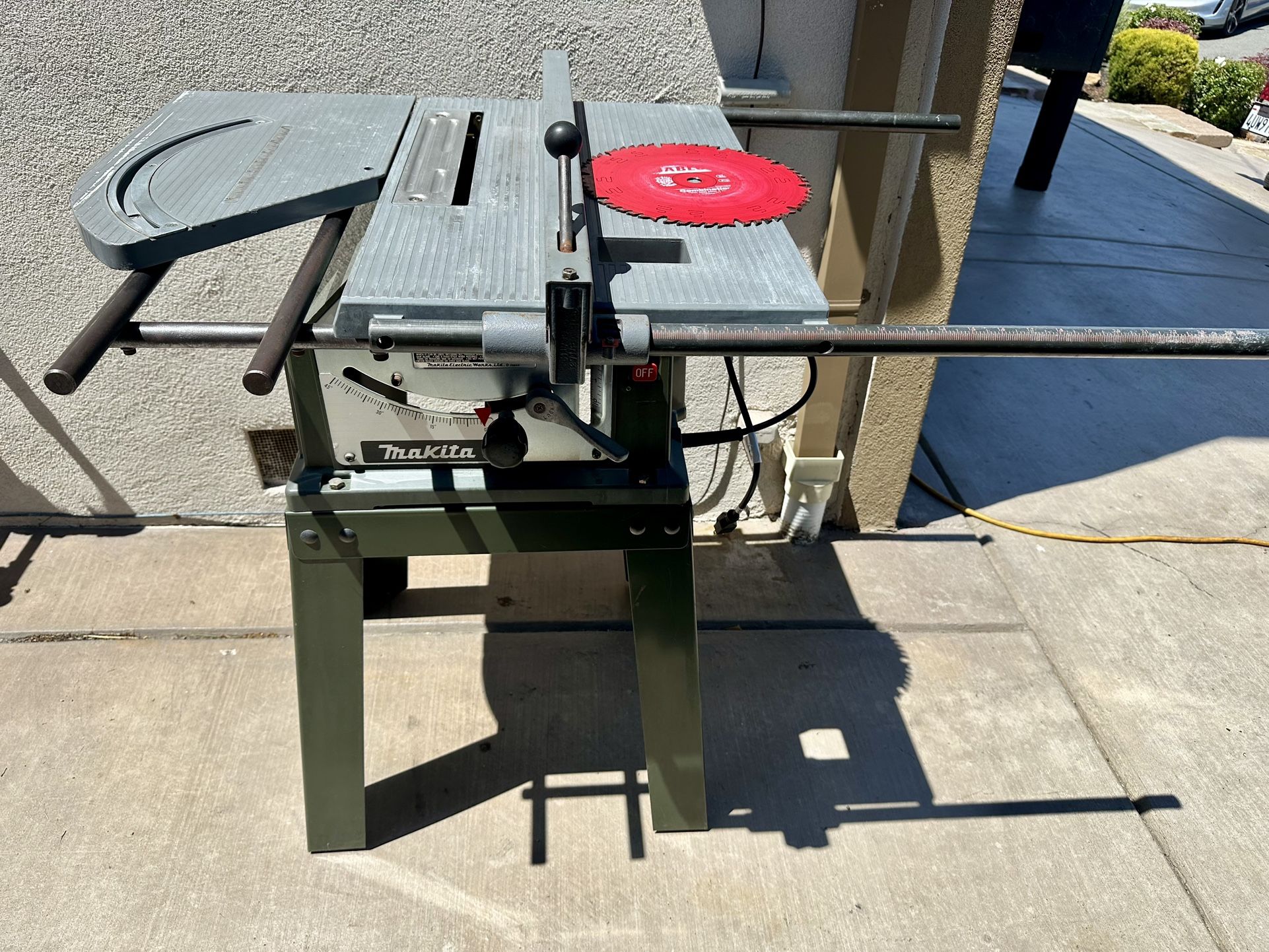 Makita 10” Table Saw W/ Stand