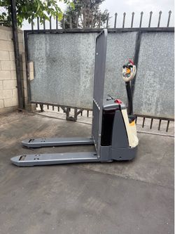 Crown pallet jack wp3000