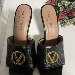 Black Valentino heels Sz 9