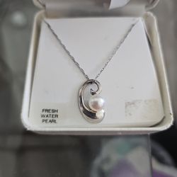Fresh Water Pearl Necklace 