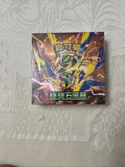 Chinese Storm Emeralda Pokemon Box