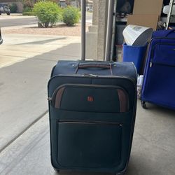 Swiss gear 24” Spinner Suitcase, Luggage
