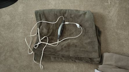 Green warming throw