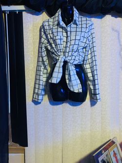 💕Used in excellent condition black & white shirt