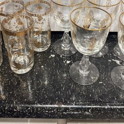 Hermoso Juego De Vasos Y Copas De Vidrio Decoradas En Color Gold 